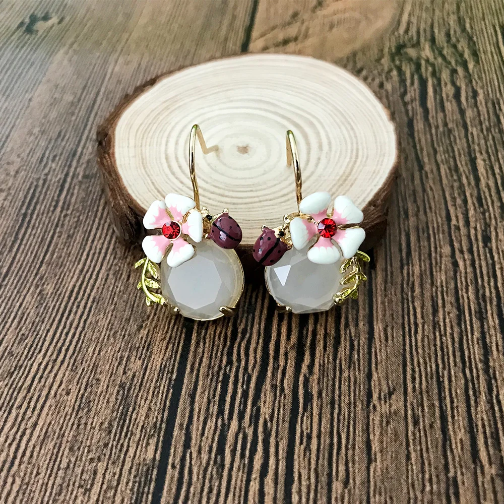 Small Fresh And Sweet Cute Flowers Insects Ladies Earrings Temperament Wreath Earrings Daily Hundred Matching Accessories