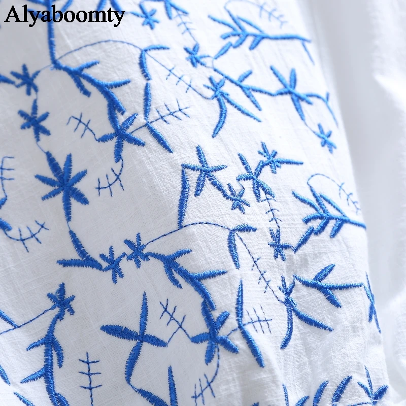Летнее жеское легкое миди платье хлопково льняное с цветочной вышивкой
