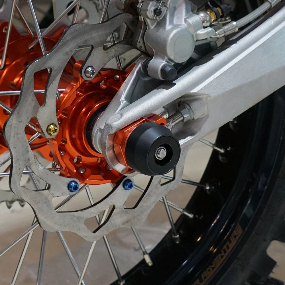 Rear Wheel Axle Sliders Crash Protector For Yamaha FZ-07 MT-07 MOTO CAGE 
