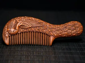 Archaize seiko Hand-carved boxwood Peacock comb crafts statue