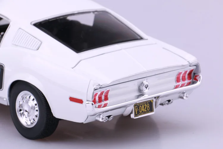 Maisto 1: 18 модель спортивного автомобиля из сплава 2010 Ford Mustang GT с открытым верхом/модель автомобиля Cobra коллекция подарок