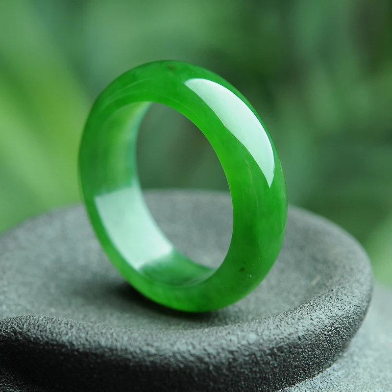 

Natural and Tianyu Jade Ring Ring Spinach Green No Cracking Jade Ring Hand Decoration Jade Jade Send Certificate