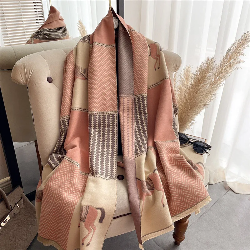 Рисунок 2 - Длинный шарф из искусственного кашемира