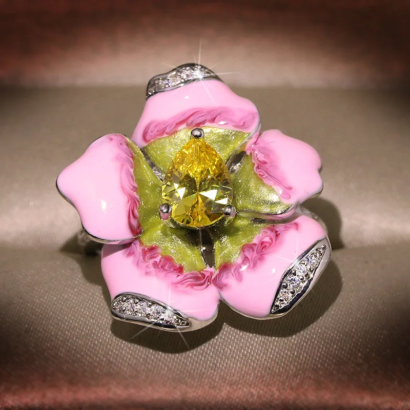 Кольцо женское серебряное с эмалью цветком персика желтый циркон камень |