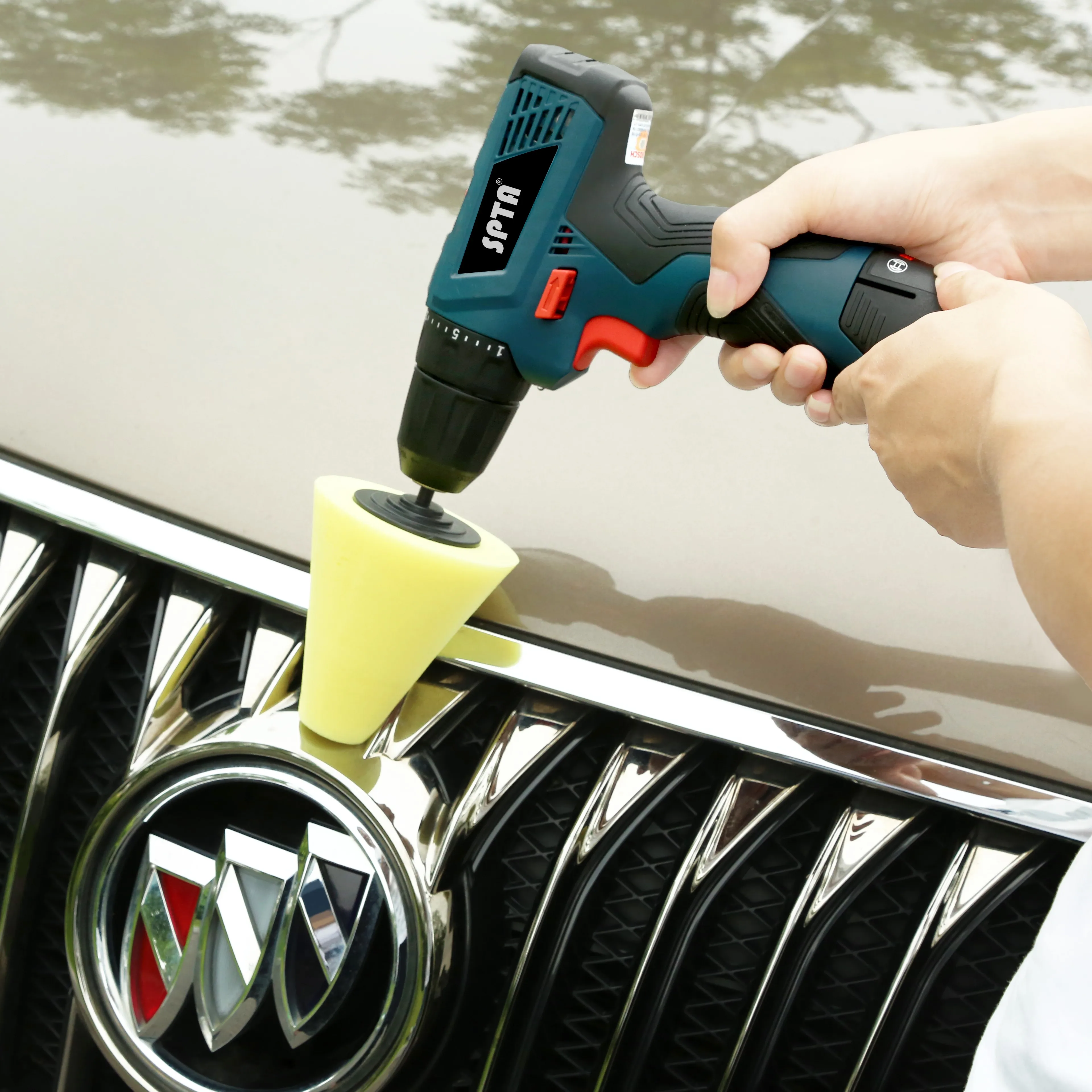 Полировка машины дрелью. Полировочная машинка из шуруповерта. Насадка на дрель для полировки автомобиля. Насадка на шлиф машинку 3м 37d. Полировка дрелью авто.