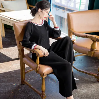 

Plus Size Pant Suits Women 2020 Spring Elastic Miyake Pleated Casual Two Piece Set Round Neck Patchwork Top + Full Length Pants