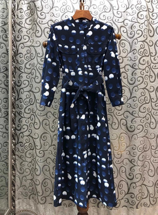 Новейшее дизайнерское модное платье весеннее Стильное женское темно-синее платье со стоячим воротником в горошек с длинным рукавом до середины икры