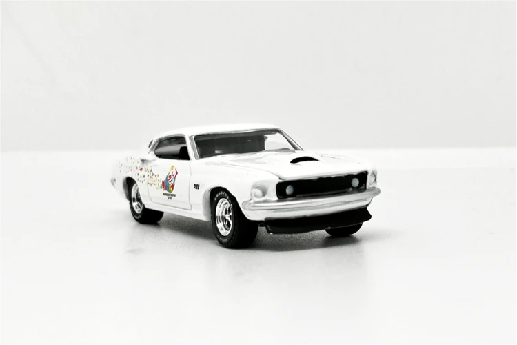 Зеленый светильник 1: 64 1969 Ford Mustang Boss 429 бутик сплава автомобиля игрушки для детей Детские игрушки модель оптом