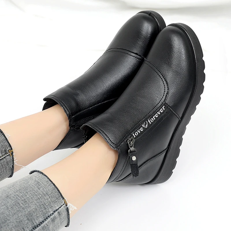 

2020 Genuine Leather Warm Old Women's Winter Snow Ankle Boots Slope Heel Non-Slip Side Zipper Soft Mother Shoes Bottine Femme