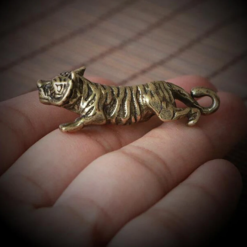 Description Picture 3 of item1pc Copper Tiger Small Ornaments Retro Brass Chinese Zodiac Animal Tiger Statue Figurines Keychains Pendants Antique Home Decor