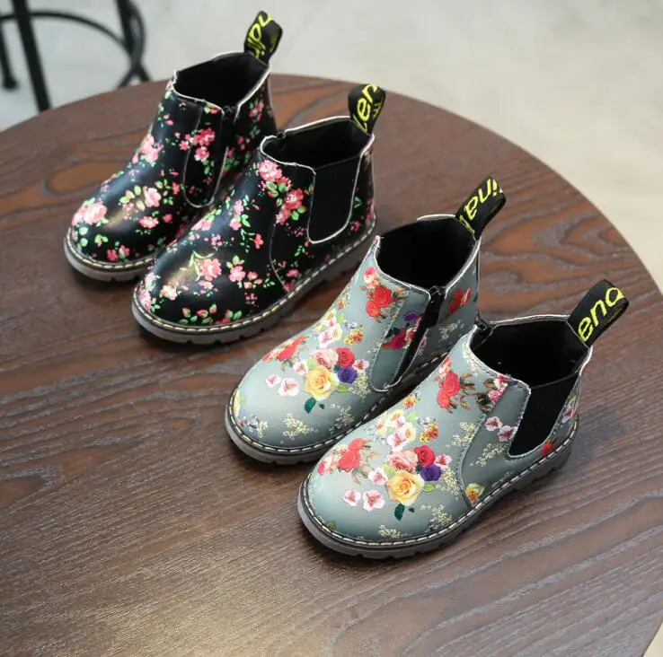 

Korean version of the 2019 autumn and winter new children's print boots flat slip big kids wild girls shorts boots