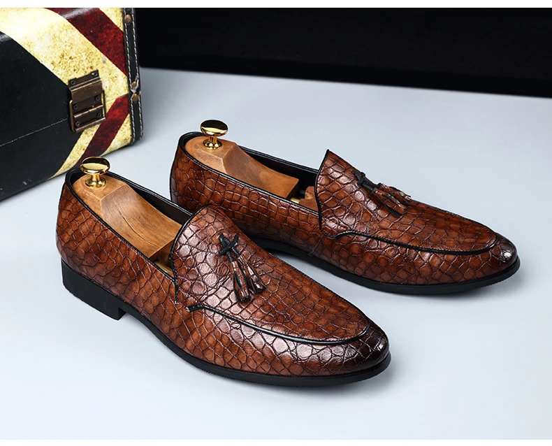 ZERO MORE Slip On Tassel Shoes Men Loafers Black Moccasins Solid Soft Mens Shoes Casual Large Sizes Breathable Crocodile