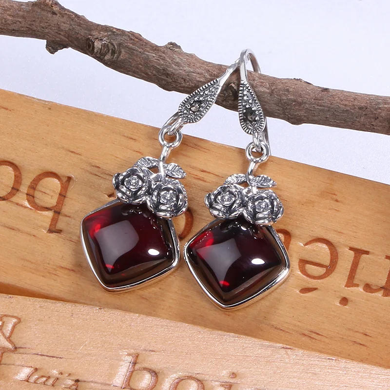 

Серьги-подвески женские из серебра 100% пробы с гранатом