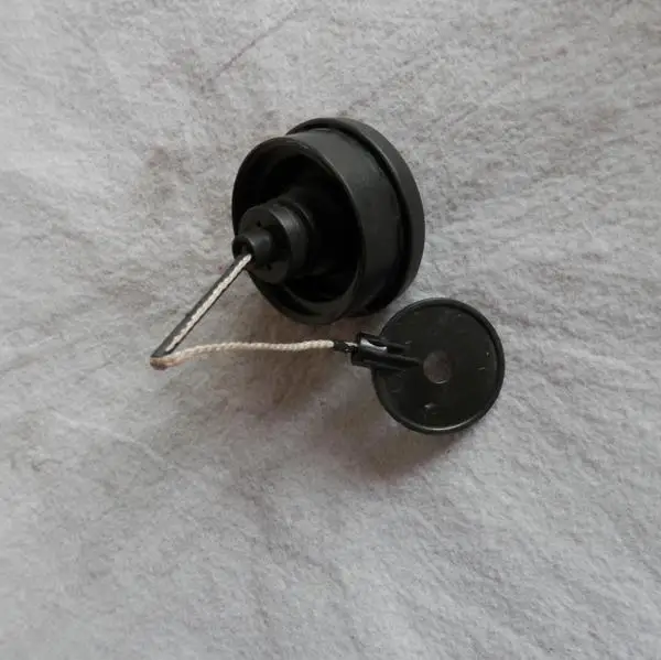 

FS38 FUEL CAP FOR STIHL FS48 FS52 FS55 FS56 FS62 FS66 FS72 FS74 FS75 FS76 FS80 FS81 FS86 & MORE FS STRIMMER AUGER TANK COVER