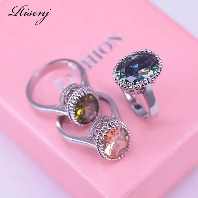 

Кольцо женское серебряного цвета с большим овальным цирконием