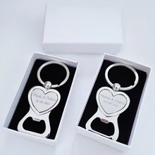 Индивидуальный брелок в форме сердца, брелок для ключей, свадебные подарки, Заказные названия, металлический Серебряный брелок, открывалка для бутылок с белой подарочной коробкой, 50 шт