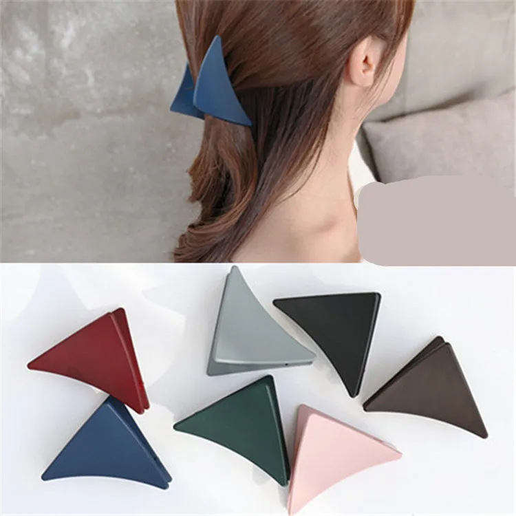 

1pcs Solid color frosted acrylic triangle hair gripper hair ornament hair ornament horsetail gripper crab claw gripper