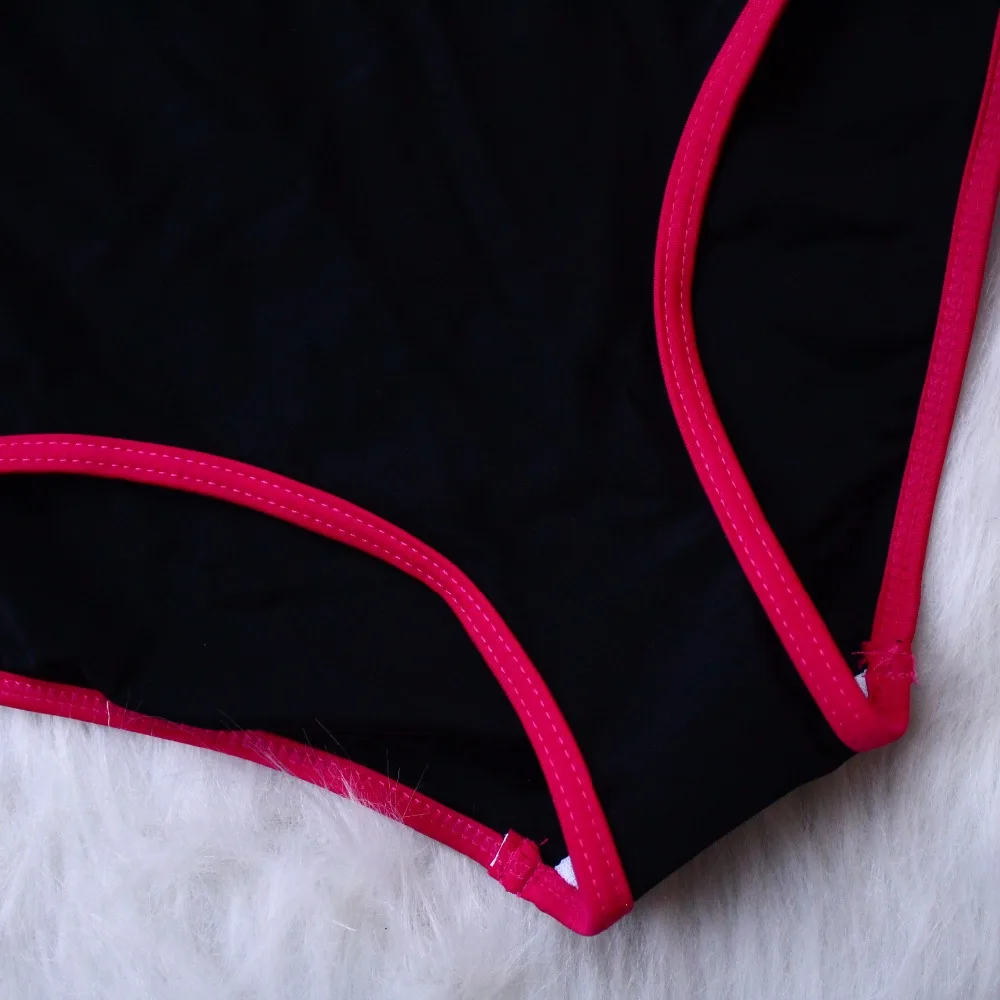 1DADE778C4A4466F3F7472898456FC26