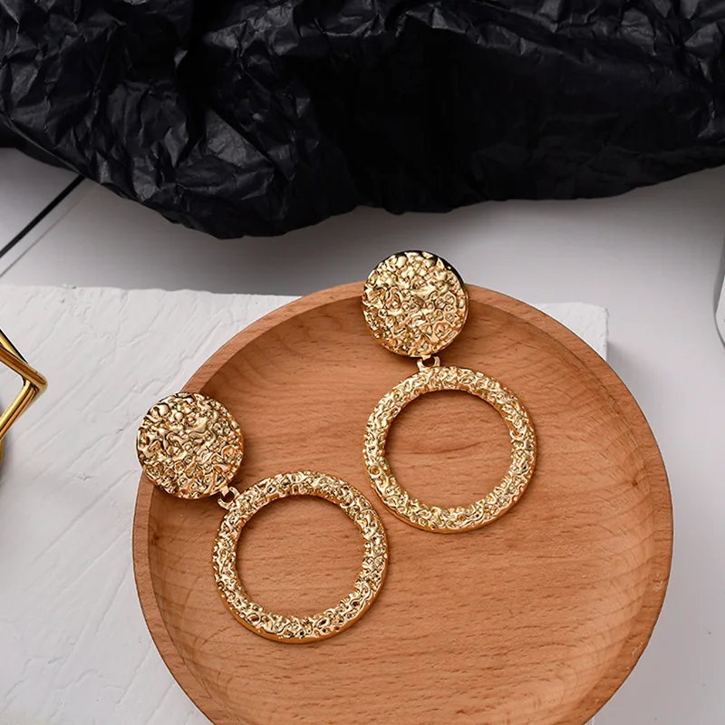 PickyanDco простые геометрические золотые Висячие серьги для женщин, оригинальные рельефные массивные металлические серьги, модное ювелирное изделие XC043