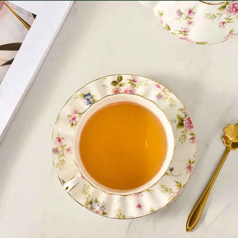 Ceramic Coffee Cup Set British Style Bone China Golden edge Tea Cup Saucer Spoon ceramic coffee cup set