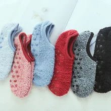 Носки-тапочки Нескользящие толстые носки для взрослых женщин теплые однотонные бархатные носки до лодыжки короткие носки для занятий йогой и танцами