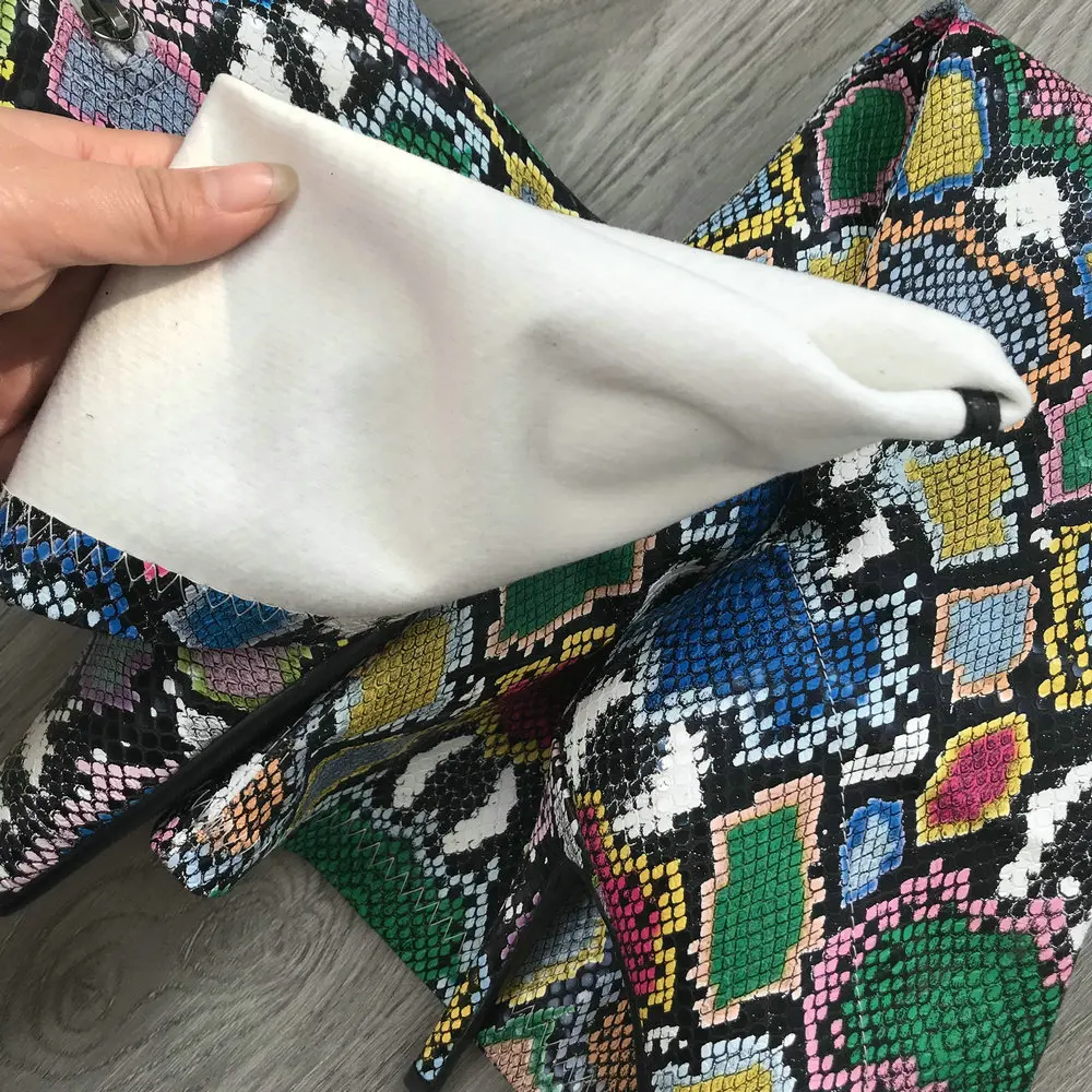 Высокие сапоги до бедра из Искусственной Змеиной кожи женские сапоги на тонком каблуке фиолетовое платье для вечеринки на молнии пикантная Клубная обувь для женщин