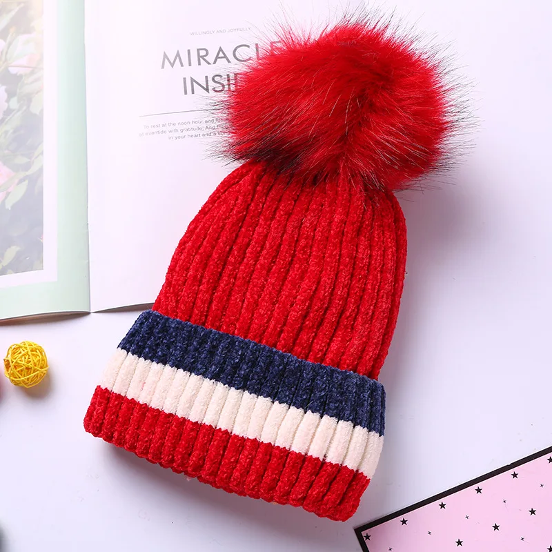 Новинка; зимние вязаные шапки Skullies Beanies из плотного искусственного меха с помпоном; женские теплые шапки в полоску; вязаная шапка с меховым помпоном