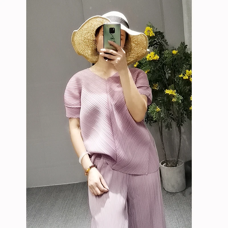 Changpleat новые женские футболки Топ Miyak плиссированный модный дизайн свободный v-образный вырез корейский стиль короткий рукав женская футболка Tide