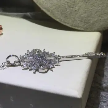 

2020 New Fashionable Diamond Key Pendant Necklace Creative Gift for Love