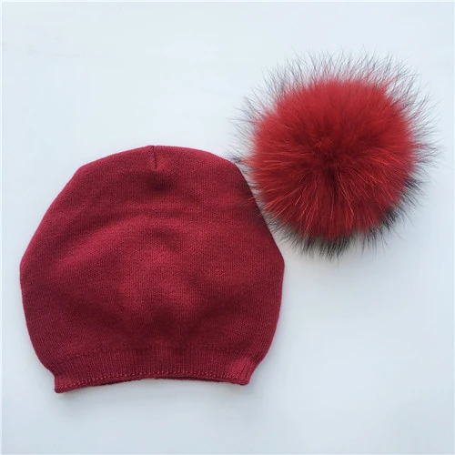 Red match fur Женские шапочки из меха енота, помпоны, шерстяная шапка для женщин, вязанная, Модный женский многоцветный мех колпачок для помпонов, зимние шапки для женщин - Цвет: Red match fur