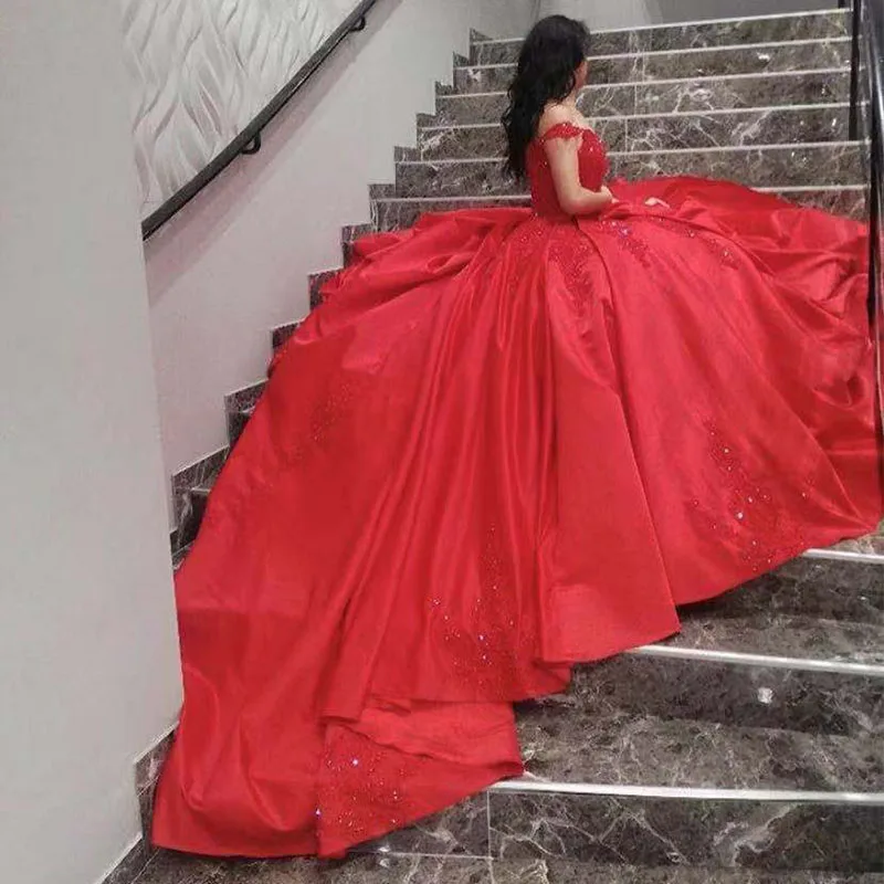 Red Бальное платье принцессы; Quninceanera; платья с открытыми плечами и аппликацией из бисера; платье с соборным шлейфом; vestido 15 anos vestido de quinceavienera - Цвет: Red