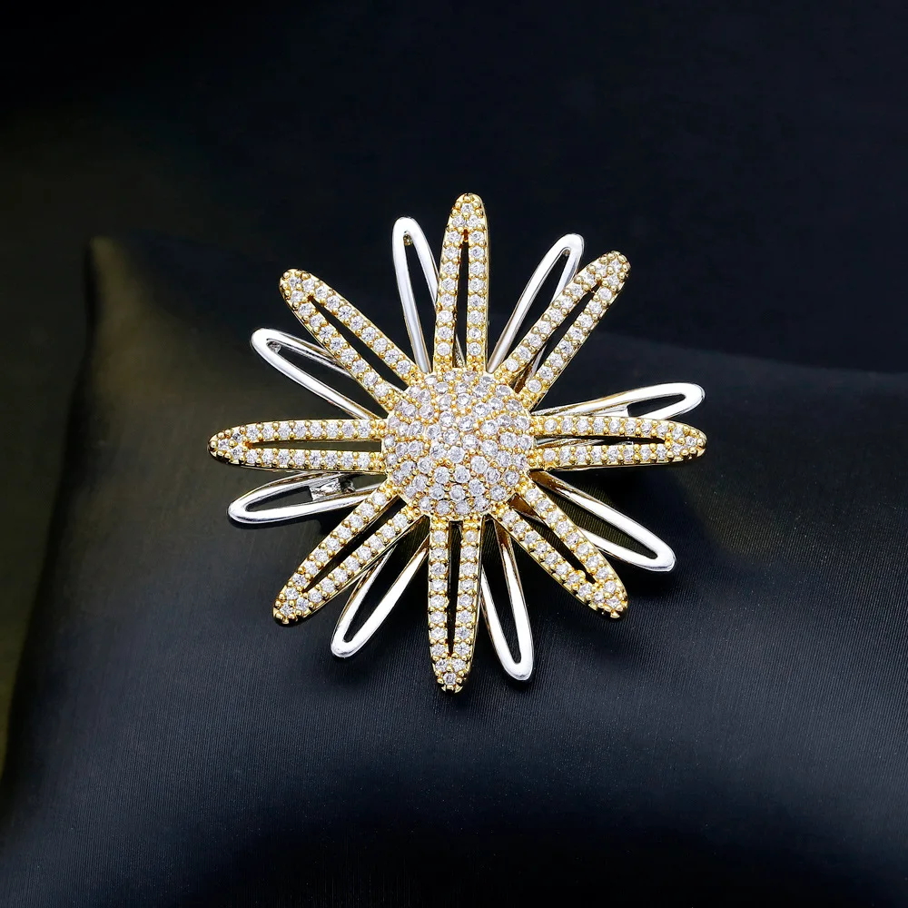 

Network Red Crystal Rotating Brooch Corsage Brooch South Korea Small Fragrant Top Grade Cute Coat Sweater Accessories Women's