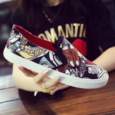 

Spring Autumn Canvas shoes Male students shoes Red Blue Casual Graffiti Sneakers Loafers Slip-on shoes breathable mens Shoes