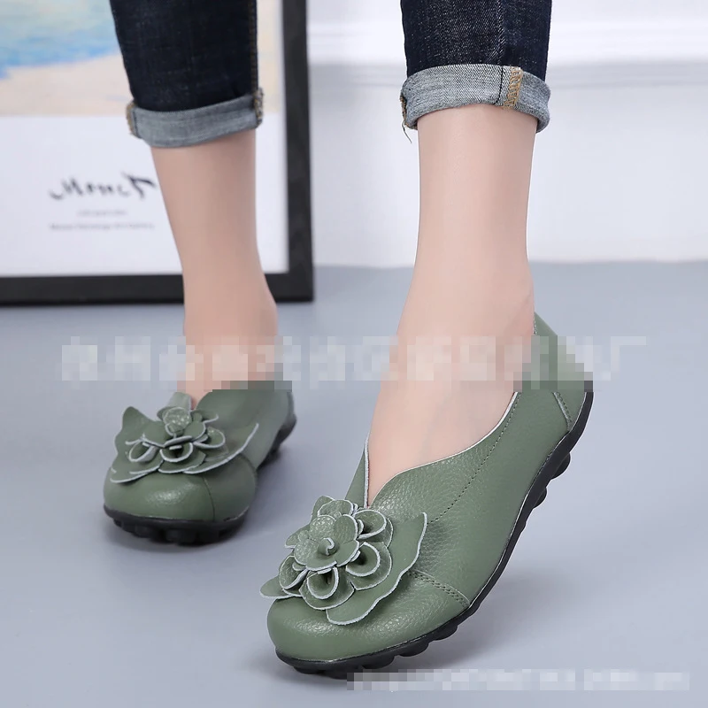 Модная повседневная женская обувь на плоской подошве с круглым носком и цветочным принтом; новые мягкие мокасины; Лоферы для женщин в винтажном стиле; комфортные плоские туфли без застежки - Цвет: army green  ZX021