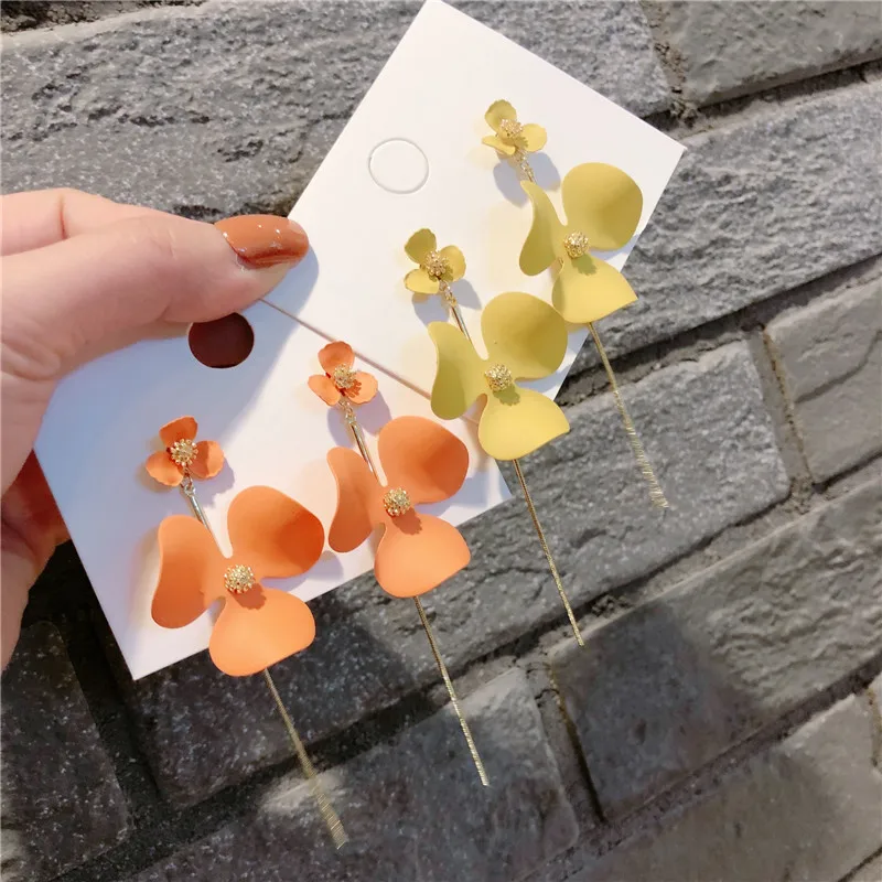 

2019 Clear temperament retro Yellow flowers tassel earrings temperament long pendant ear pendant style lady ear nail