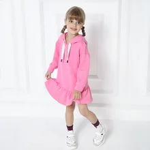 Спортивные платья для девочек; сезон осень; европейский и американский стиль; Повседневный свитер с длинными рукавами и капюшоном; детское платье-ветровка