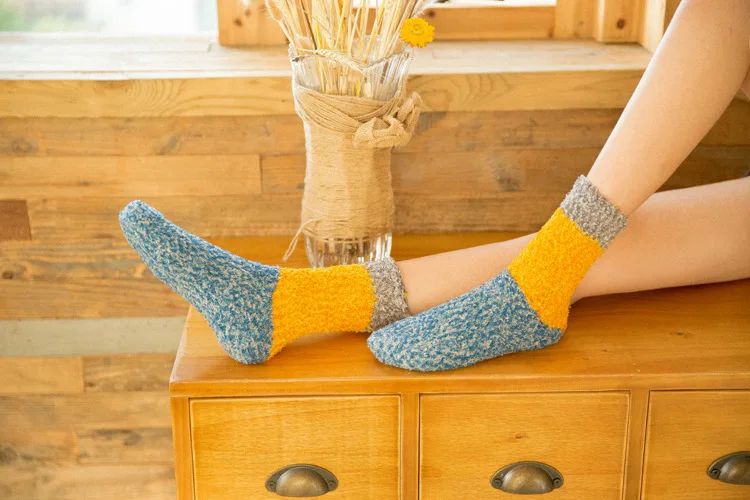 Зимние теплые носки для мужчин и женщин; носки-тапочки в стиле ретро; высококачественные мягкие Повседневные носки из кораллового флиса