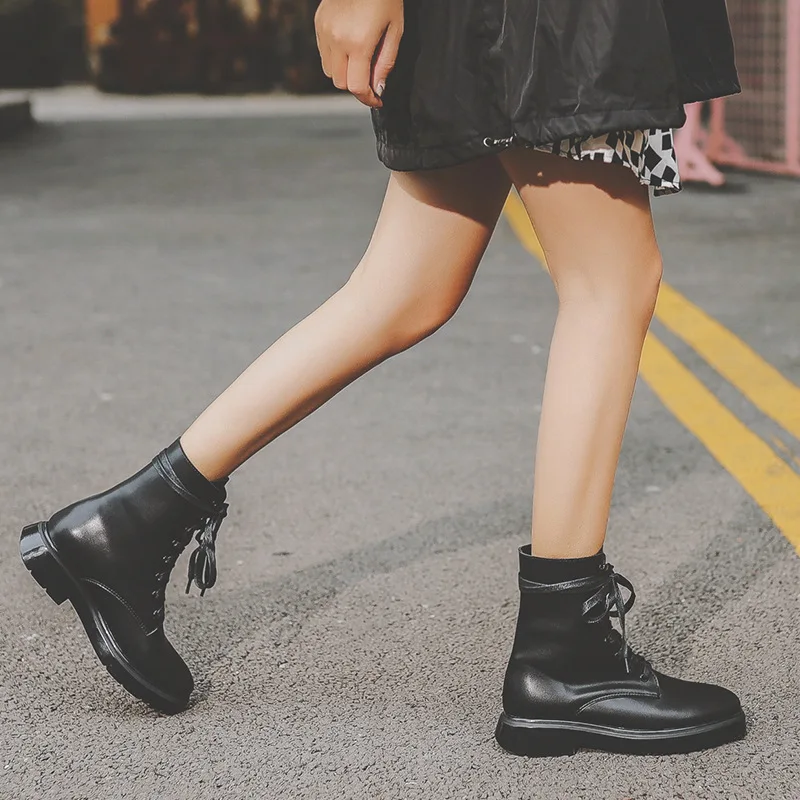 

Ge mei ni Yang Mi Celebrity Style Martin Boots Women's British-Style 2019 New Style Versatile Winter Handsome Black And White wi