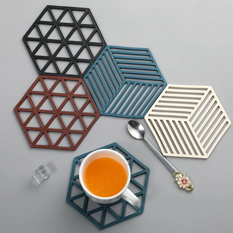 

Hollow solid color coaster Nordic style high temperature resistant silicone heat insulation pad table mat kitchen table