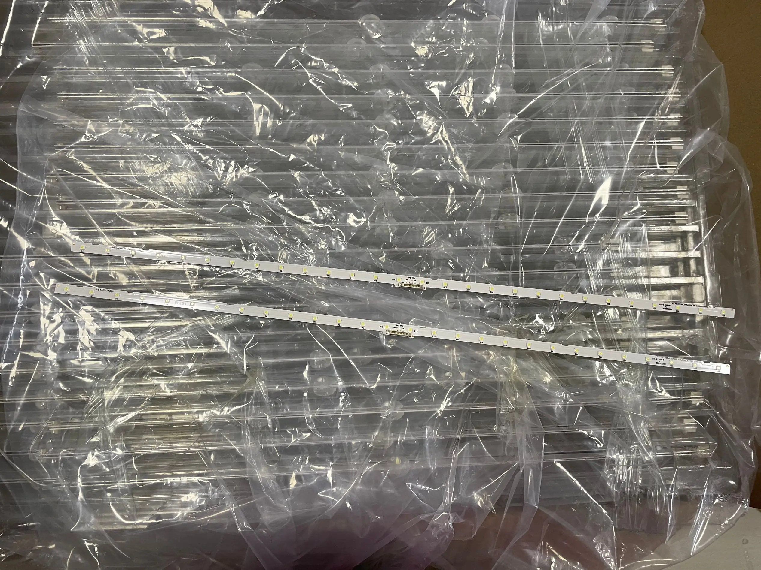 20 шт 28LED 462 мм 6 Вт светодиодные полосы для Samsung UE43NU7100U AOT_43_NU7100F UE43NU7120U UE43NU7170U BN96-45954A