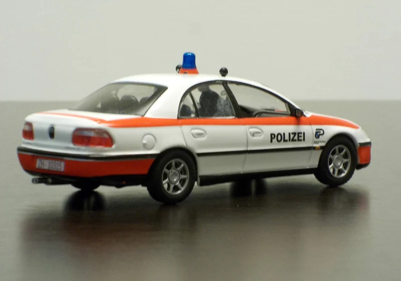1/43 Ностальгический OPEL OMEGA POLIZEI Французская модель игрушечного автомобиля Классическая винтажная полицейская коллекция игрушек