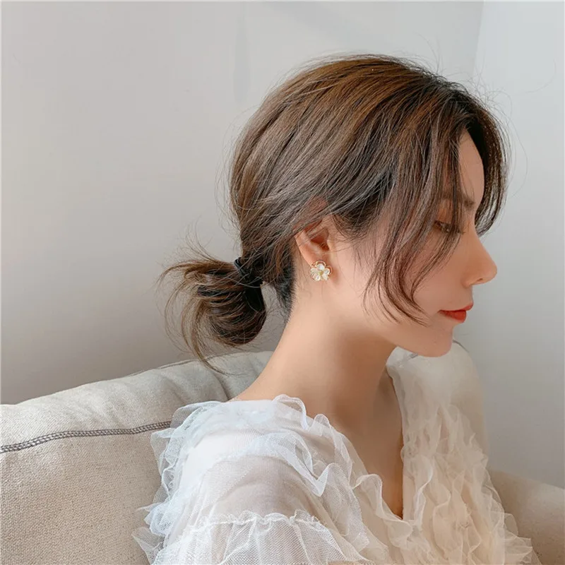 2021 Resin Flower Stud Earrings Korean Fashion Female Temperament Beautiful Jewelry Simple Sweet Girl Women’s Accessories