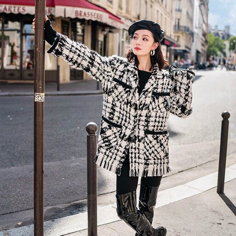 TWOTWINSTYLE клетчатые Лоскутные твидовые пальто с кисточками Женские повседневные куртки с воротником с лацканами и длинным рукавом Женская мода одежда
