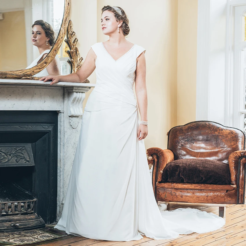 Plus Size Wedding Dresses Beading V Neck Wedding Gowns Boho Chiffon Bridal Dress vestido noiva Back Zipper with Buttons