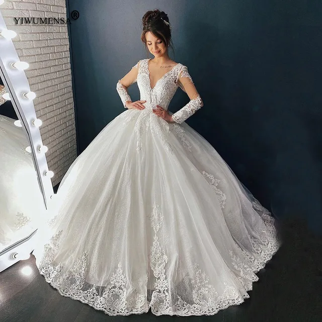 Vestido de Noiva Princesa, Decote Profundo, Apliques de Renda 3d, Saia em  Mescla de Saia de Tule e Renda com Brilho Delicado | Roupa de Casamento