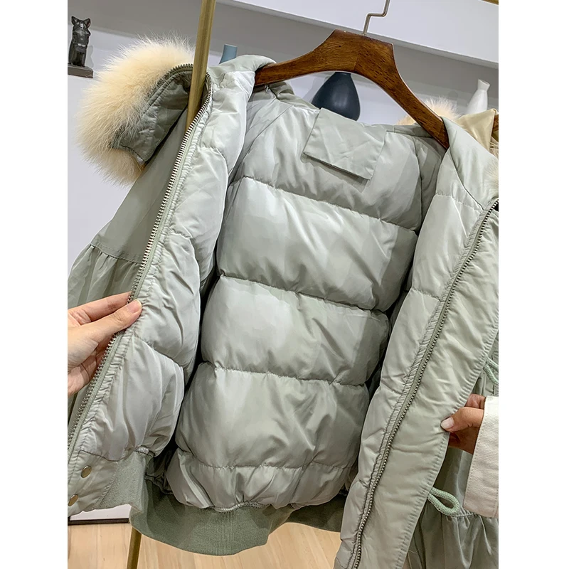 YNZZU зимняя шикарная короткая куртка для пилота, женское однотонное свободное пуховое пальто, пушистый большой воротник из натурального меха енота, теплая верхняя одежда, A1196