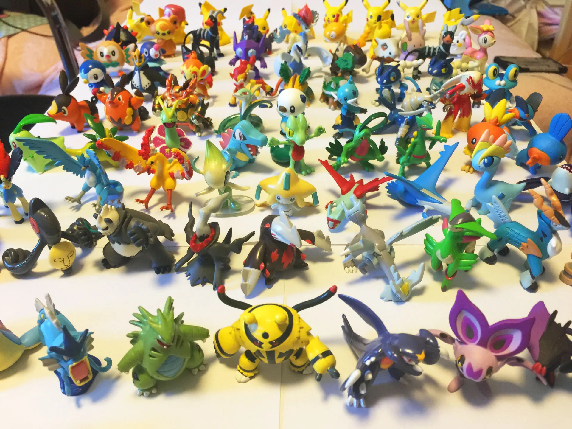 4 см 100 различных стилей Покемоны фигурки Totodile Charizard Venusaur Фигурки ПВХ модель игрушки