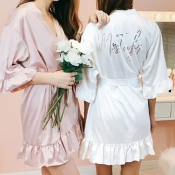 

Personalized Ruffle Bride Robe Bridal Shower Gift Custom Bridesmaid Mrs Robes Unique Wedding Soften Satin Sleep robe Cloth
