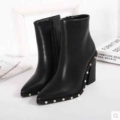 

Clothes Rivet High With Sharp Short Boots