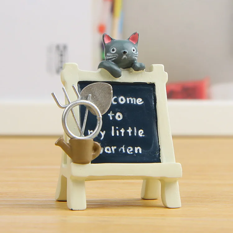 Черная кошка лежащая на билборде Лопата искусство фотография кукла | Игрушки и